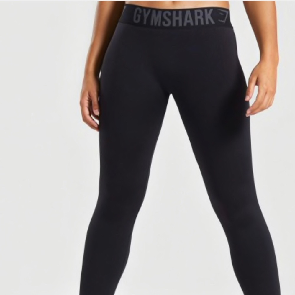 Gym shark leggings